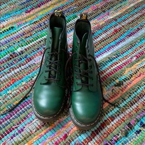 Dr. Martens 1460 green 8hole lace up boots
